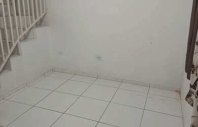 Imagem: A casa em condomínio possui 2 Dormitórios, 2 Banheiros, 1