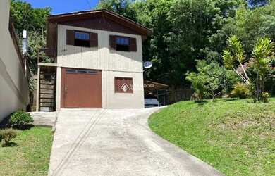 Imagem: A casa possui 2 Dormitórios, 1 Banheiro, 4 Vagas na garagem