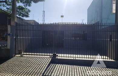 Imagem: A casa possui 3 Dormitórios, 2 Banheiros, 3 Vagas na garagem