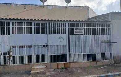 Imagem: A casa possui 2 Dormitórios, 1 Banheiro e está localizado