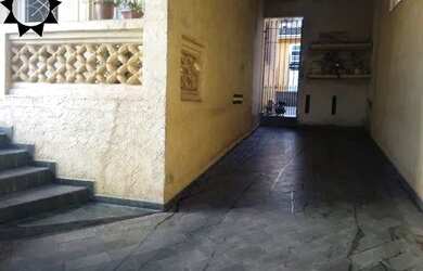 Imagem: A casa possui 2 Dormitórios, 1 Banheiro, 2 Vagas na garagem