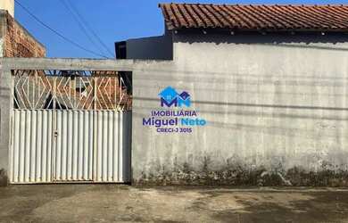 Imagem: A casa possui 3 Dormitórios, 3 Banheiros, 120m² de Área e