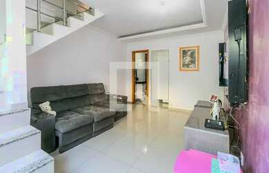 Imagem: A casa possui 2 Dormitórios, 2 Banheiros, 1 Vaga na garagem