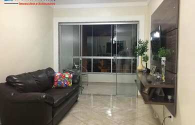 Imagem: A casa possui 4 Dormitórios, 3 Banheiros, 3 Vagas na garagem