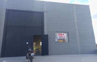 Imagem: O depósito possui 3 Vagas na garagem, 198m² de Área e está