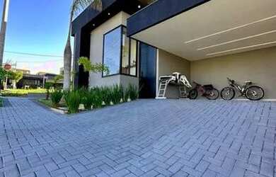 Imagem: A casa em condomínio possui 3 Dormitórios, 3 Banheiros, 3