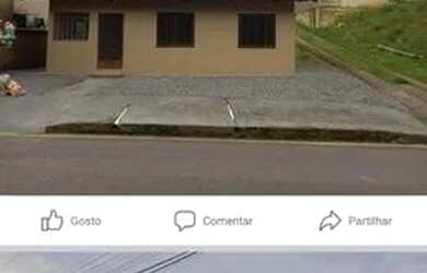 Imagem: A casa possui 3 Dormitórios, 1 Banheiro, 1 Vaga na garagem