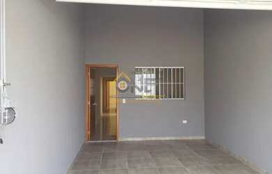 Imagem: A casa possui 2 Dormitórios, 1 Banheiro, 1 Vaga na garagem