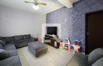 Imagem: A casa possui 5 Dormitórios, 3 Banheiros, 5 Vagas na garagem