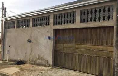 Imagem: A casa possui 2 Dormitórios, 3 Banheiros, 4 Vagas na garagem