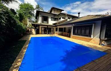 Imagem: A casa em condomínio possui 4 Dormitórios, 5 Banheiros, 4