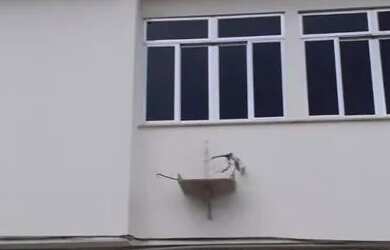 Imagem: O apartamento possui 3 Dormitórios, 1 Banheiro, 1 Vaga na garagem