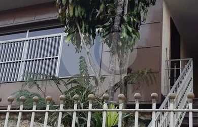 Imagem: A casa possui 4 Dormitórios, 5 Banheiros, 5 Vagas na garagem