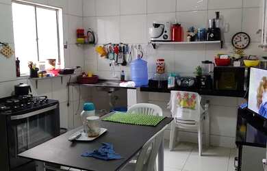 Imagem: A casa possui 3 Dormitórios, 2 Banheiros, 2 Vagas na garagem