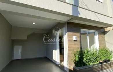 Imagem: A casa possui 3 Dormitórios, 1 Banheiro, 2 Vagas na garagem