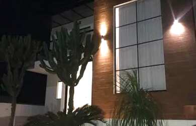 Imagem: A casa em condomínio possui 5 Dormitórios, 5 Banheiros, 1