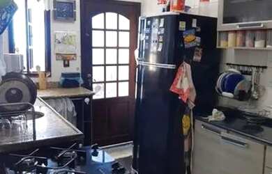 Imagem: A casa possui 2 Dormitórios, 2 Banheiros, 1 Vaga na garagem