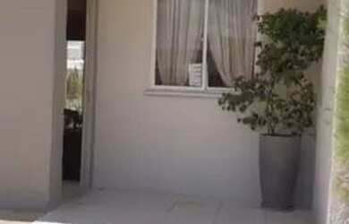 Imagem: A casa possui 2 Dormitórios, 1 Banheiro, 2 Vagas na garagem