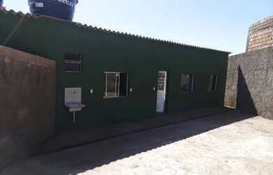 Imagem: A casa possui 2 Dormitórios, 1 Banheiro, 4 Vagas na garagem