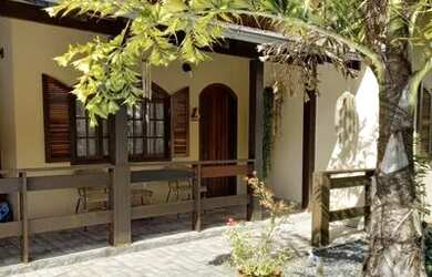 Imagem: A casa possui 3 Dormitórios, 3 Banheiros, 5 Vagas na garagem