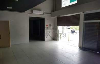 Imagem: O depósito possui 4 Vagas na garagem e 300m² de Área e está