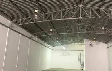 Imagem: O depósito possui 826m² de Área e está localizado em Água