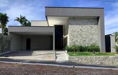 Imagem: A casa em condomínio possui 3 Dormitórios, 4 Banheiros, 2