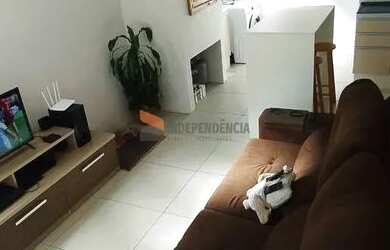 Imagem: A casa possui 2 Dormitórios, 1 Banheiro, 1 Vaga na garagem