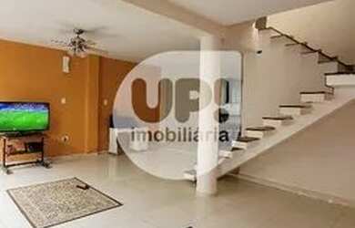 Imagem: A casa possui 4 Dormitórios, 4 Banheiros, 2 Vagas na garagem