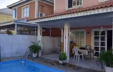 Imagem: A casa em condomínio possui 4 Dormitórios, 4 Banheiros, 2