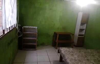 Imagem 1: Aluga-se casa. Varanda, 1 Banheiroe1 Dormitório