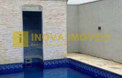 Imagem: A casa possui 3 Dormitórios, 4 Banheiros, 4 Vagas na garagem