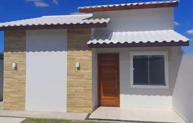 Imagem: A casa possui 2 Dormitórios, 1 Banheiro, 2 Vagas na garagem