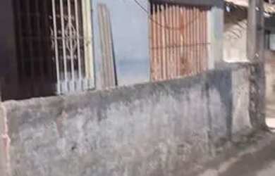 Imagem: A casa possui 2 Dormitórios, 1 Banheiro e está localizado