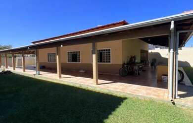 Imagem: A casa em condomínio possui 3 Dormitórios, 3 Banheiros, 5