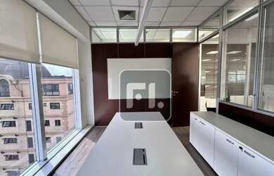 Imagem: O depósito possui 5 Vagas na garagem e 270m² de Área e está