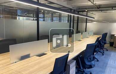 Imagem: O depósito possui 5 Vagas na garagem e 251m² de Área e está