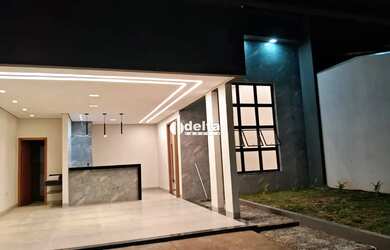 Imagem: A casa possui 3 Dormitórios, 1 Banheiro, 4 Vagas na garagem