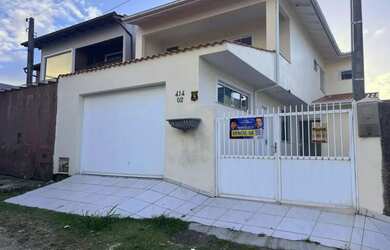 Imagem: A casa possui 2 Dormitórios, 3 Banheiros, 1 Vaga na garagem