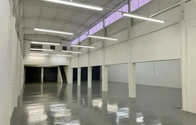 Imagem: O depósito possui 840m² de Área e está localizado em Bom