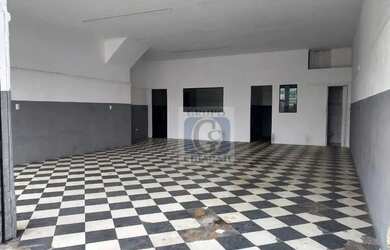 Imagem: O depósito possui 2 Vagas na garagem e 98m² de Área e está