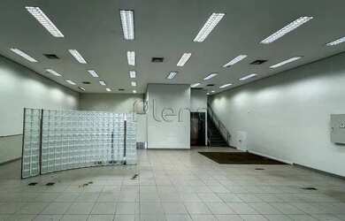 Imagem: O depósito possui 900m² de Área e está localizado em Vila