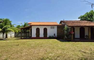 Imagem: A casa em condomínio possui 5 Dormitórios, 3 Banheiros, 3