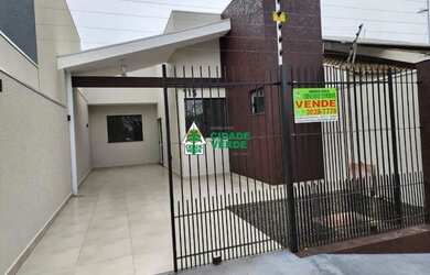 Imagem: A casa possui 3 Dormitórios, 1 Banheiro, 2 Vagas na garagem