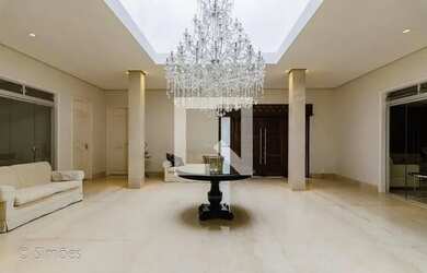 Imagem: A casa possui 5 Dormitórios, 5 Banheiros, 5 Vagas na garagem