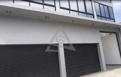 Imagem: O depósito possui 4 Vagas na garagem, 477m² de Área, Imóvel