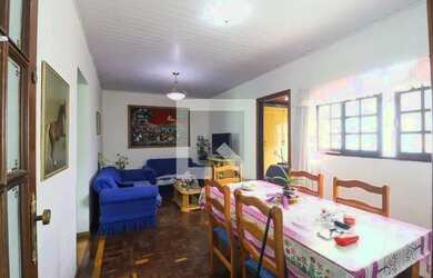 Imagem: A casa possui 2 Dormitórios, 1 Banheiro, 1 Vaga na garagem