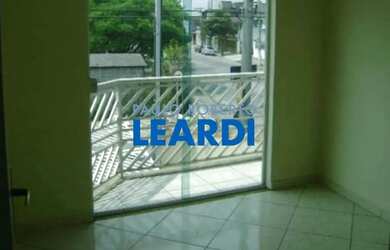 Imagem: A casa possui 2 Dormitórios, 1 Banheiro, 2 Vagas na garagem