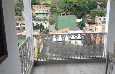 Imagem: A casa possui 5 Dormitórios, 3 Banheiros, 1 Vaga na garagem