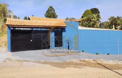 Imagem: A casa possui 3 Dormitórios, 1 Banheiro, 5 Vagas na garagem